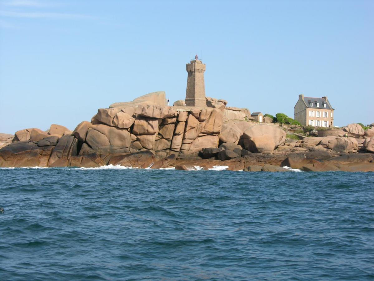 Studio Les Pieds Dans L'Eau Au Port De Ploumanac'H Perros-Guirec Exterior photo